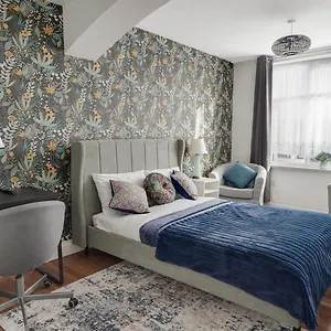  Homestay Place To In Longbridge United Kingdom